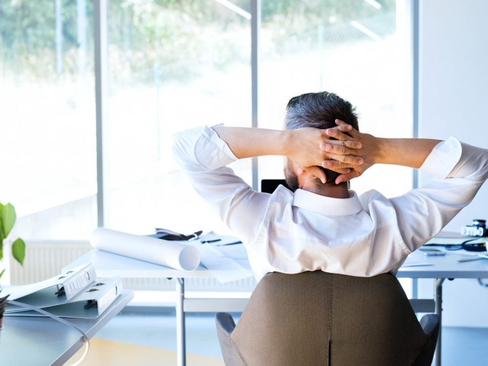 Businessman-at-the-desk-in-his-office-resting.-1400x788